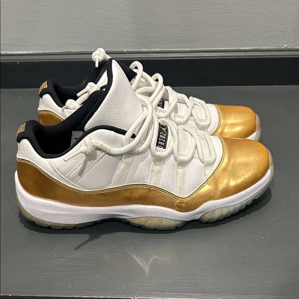 Jordan Sneakers White and Gold